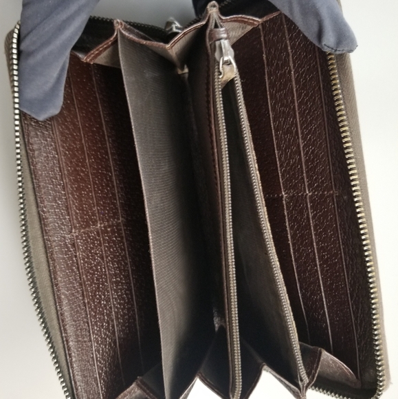 GUCCI Beautiful Classic Signature Large Zippy compact Gucci wallet Italy - Picture 6 of 16